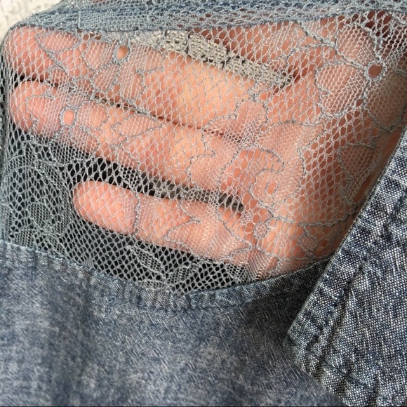 AEO Chambray Denim button-down lace detail size M - Picture 4 of 8